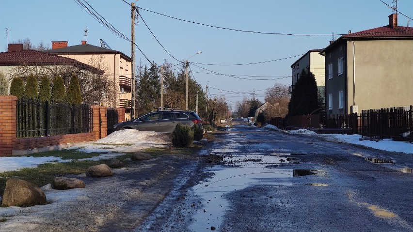 Dziurawe drogi w Piotrkowie po roztopach  2021. Prezentujemy...