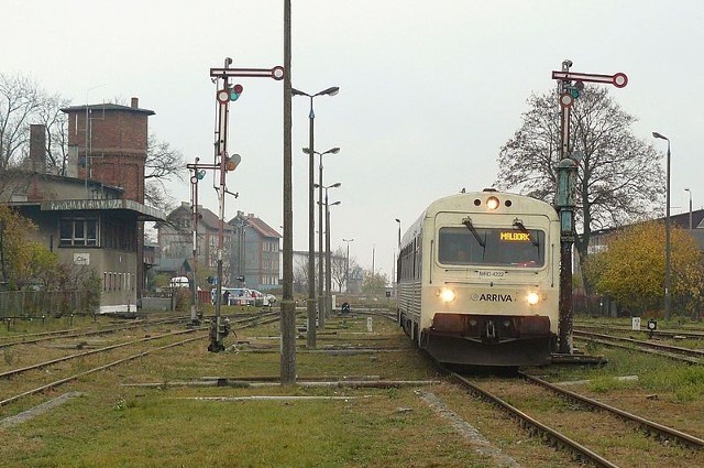 MRD 4222 kolejowego przewoźnika Arriva RP z Torunia do Malborka na dworcu w Chełmży