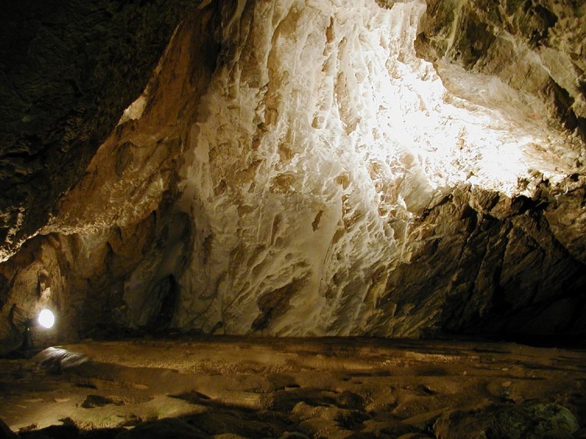 Jedna z większych grot jaskini.