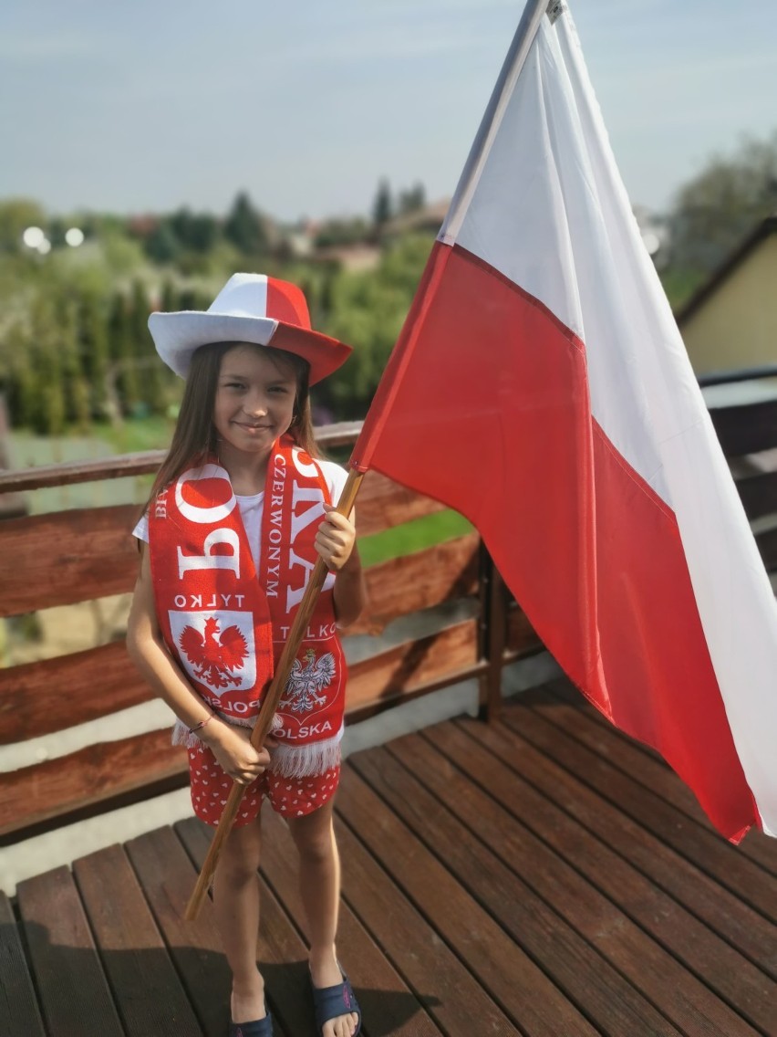 Kaźmierz. Szkoła Podstawowa biało-czerwona dla Polski! [ZDJĘCIA, FILM]