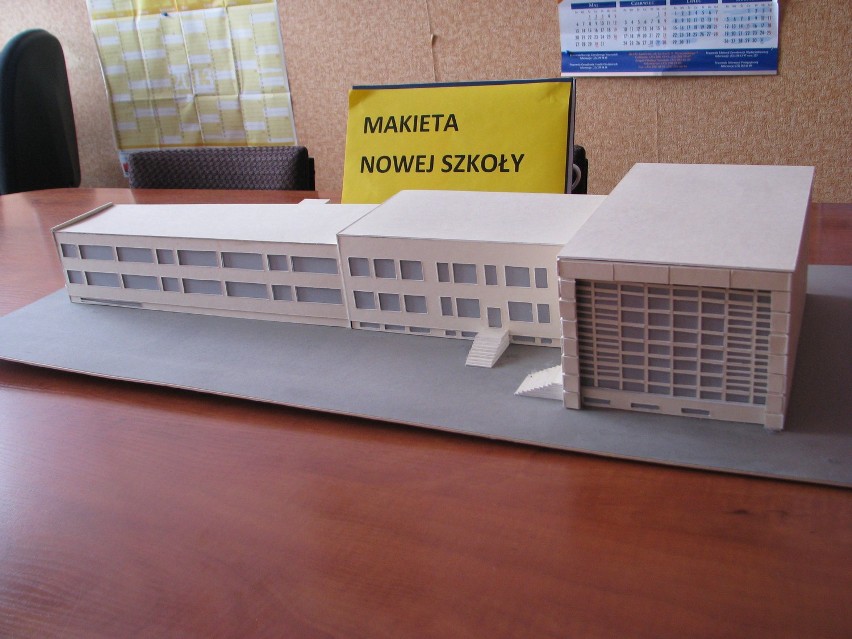 Makieta Szkoły Podstawowej w Zendku. Widok od frontu