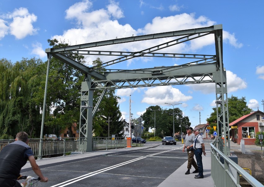 Nowy Dwór Gdański. Odremontowany most już przejezdny. Oficjalne otwarcie nastąpi... po okresie lęgowym jaskółek [ZDJĘCIA}