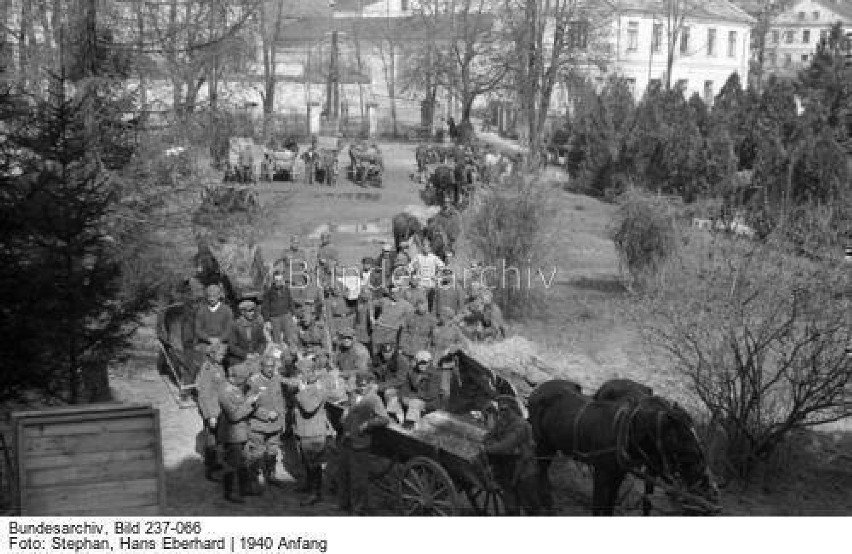 Collegium Gostomianum i Sandomierz w roku 1940 na zdjęciach niemieckiego żołnierza. Coś niesamowitego [ZDJĘCIA]