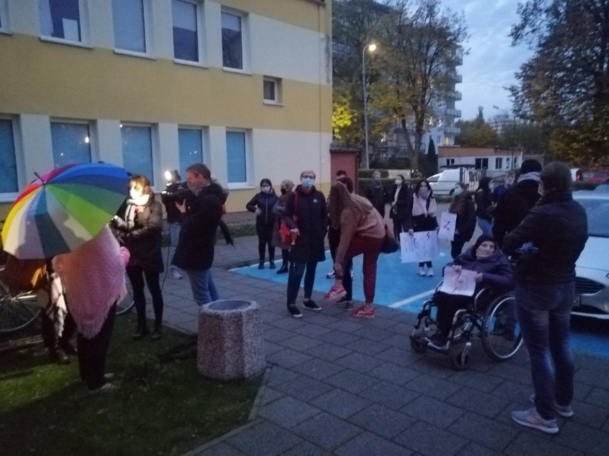 To nieludzkie, okrutne - protestujący w Kołobrzegu o zakazie aborcji z powodu wad płodu
