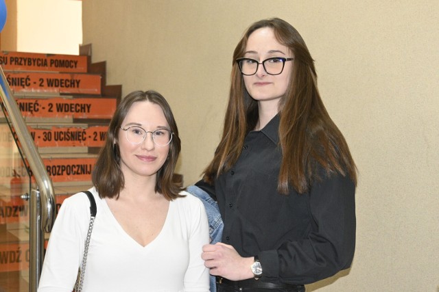 Martyna Semrau (z lewej) oraz Aleksandra Wesołowska z I LO w Świeciu nie kryły zadowolenia po maturze z języka polskiego
