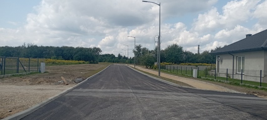Postępy w budowie ulicy Długiej w Jędrzejowa. Zobaczcie jak obecnie wygląda droga