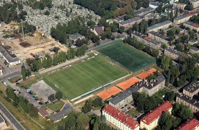 Mecz Zagłębie kontra Śląsk odbędzie się na stadionie przy alei Mireckiego. Wejście na stadion jest darmowe.