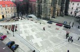 Świdnica: Święte drzwi na placu przed katedrą