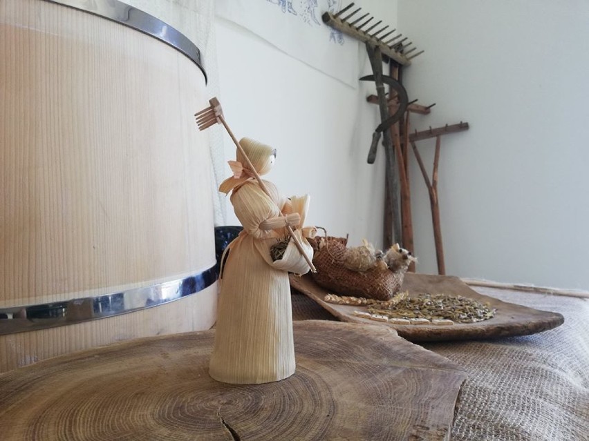 Monika Małobęcka z GOK-u pokazuje jak wypiekać chleb (FOTO, FILM)