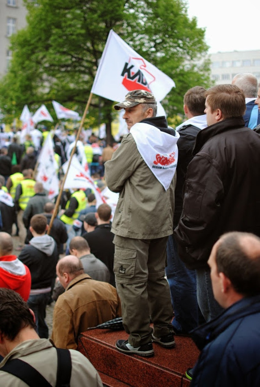 Górnicy na demonstracji w Katowicach. Pojechali bronić swoich miejsc pracy