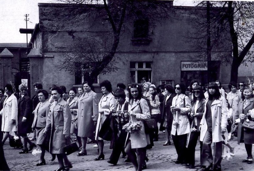 Pochody 1-majowe we Wrześni - pracownicy Tonsilu przeszli ulicami miasta kilka dekad temu [GALERIA]