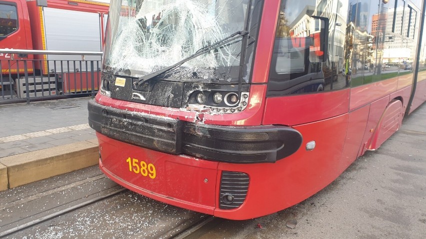 Dziewięciu rannych, tramwaje zderzyły się w centrum Łodzi! ZDJĘCIA