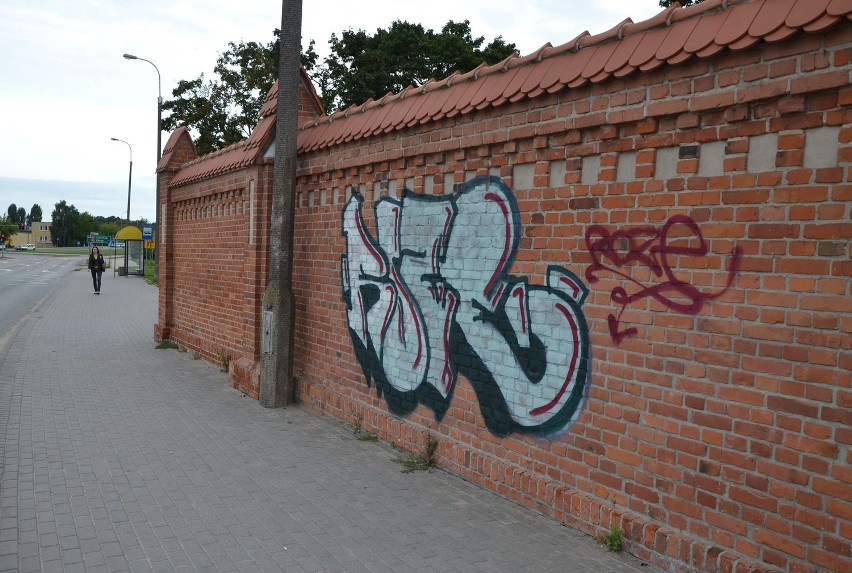 Graffiti na murze cukrowni pojawiło się w jedną z...