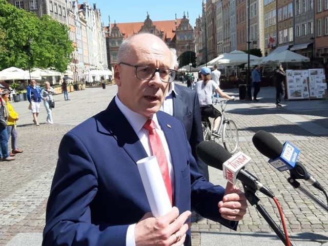 Konferencja prasowa gdańskich Radnych Prawa i Sprawiedliwości. Nz. Kazimierz Koralewski