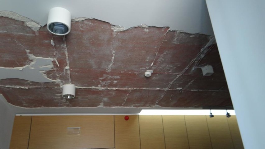 Po tym jak w Ratuszu spadł kawałek sufitu, rusza remont