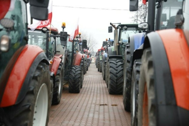 9 lutego rolnicy strajkowali m.in. w Tychach, Szczekocinach oraz Waleńczowie i Przystajni 

Zobacz kolejne zdjęcia/plansze. Przesuwaj zdjęcia w prawo naciśnij strzałkę lub przycisk NASTĘPNE