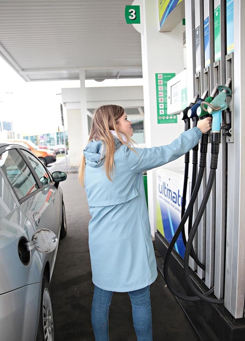 Według portalu e-petrol.pl, za litr benzyny Pb98 zapłacimy w...