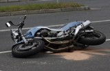 Wypadek na Nowej Sucharskiego. Zderzenie samochodu i motocykla w korku. Motocyklista nie żyje