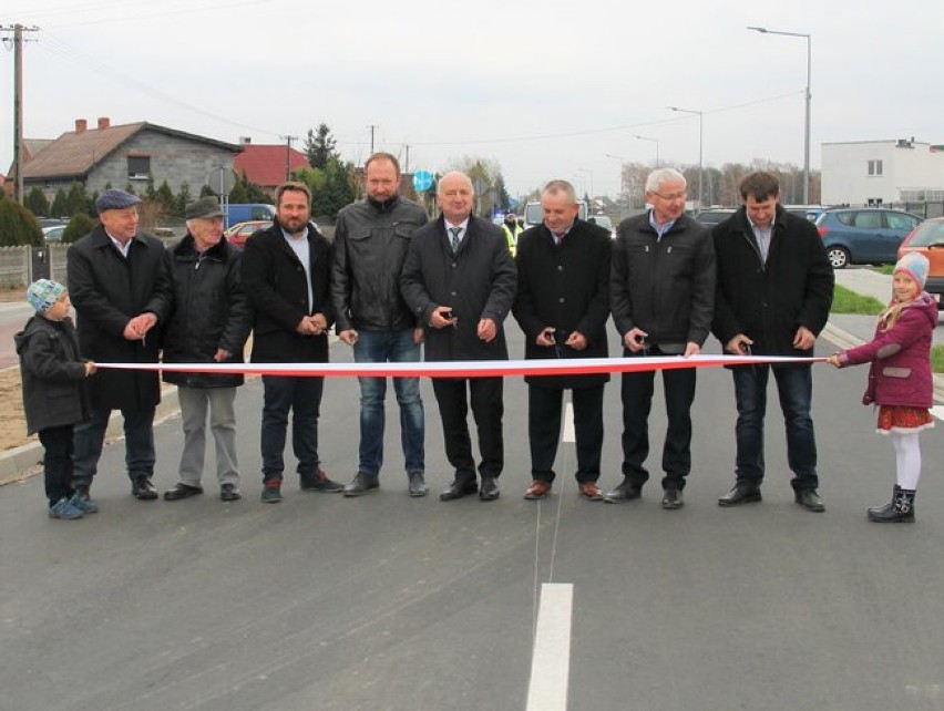 INWESTYCJE: Przebudowa drogi powiatowej Golina-Zakrzew już zakończona. Drogę otwarto!