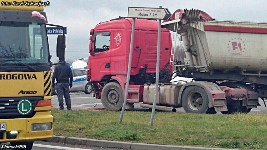 Kłobuck: Wypadek na DK43. Jedna osoba ranna [FOTO]