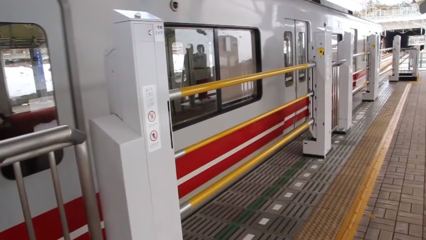 Metro w Warszawie jak w Szanghaju? Radni chcą zabezpieczyć torowisko specjalnymi śluzami