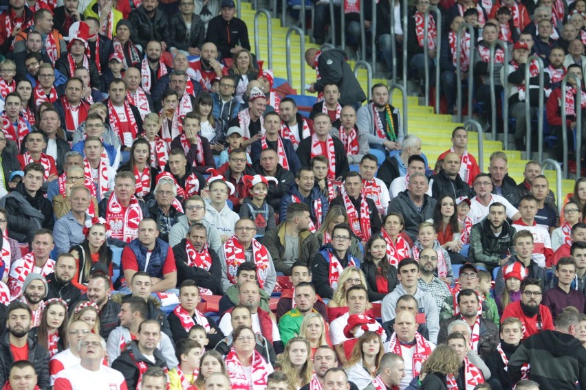 Polska - Portugalia: Kibice na Stadionie Śląskim w Chorzowie [DUŻO ZDJĘĆ]