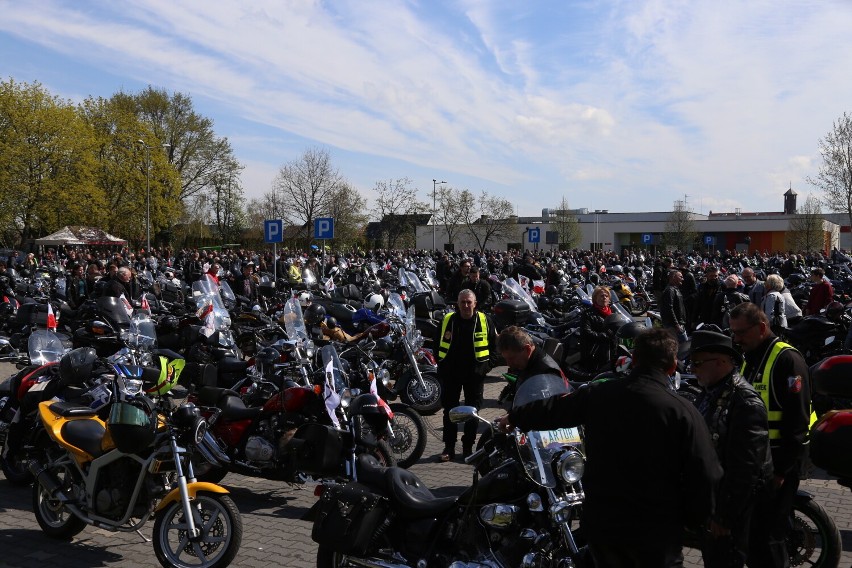 24.04: Wolsztynem zawładnęli motocykliści. Zobacz zdjęcia z...