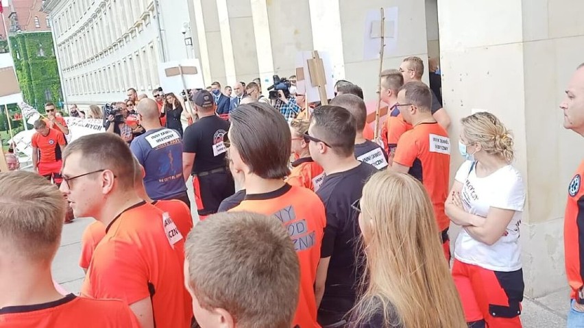 Głogowscy ratownicy medyczni byli na proteście we Wrocławiu