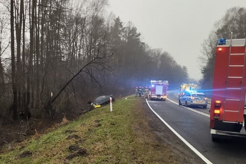 Tragiczny bilans weekendu w województwie łódzkim. 12 wypadków, 5 ofiar śmiertelnych