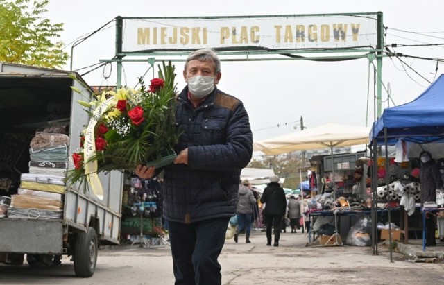 W piątek 16 października hitem bazarów w Kielcach były kwiaty na cmentarze. Widać ,że Wszystkich Świętych coraz bliżej. Kwiaty - zarówno żywe, jaki i sztuczne szyły jak woda. Wybór też był bardzo duży. 

Zobaczcie jakie kwiaty i w jaki cenach oferowano w piątek na kieleckich bazarach