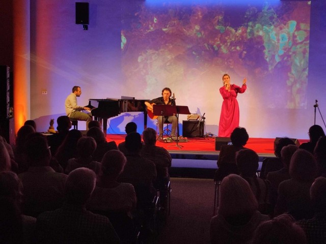 Malwina Masternak podczas koncertu w Ostrowiecki Browarze Kultury