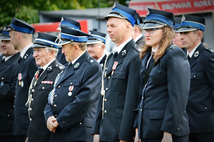 Druhowie z OSP Zelów świętowali jubileusz 110-lecia jednostki. Były medale, defilada i zabawa [ZDJĘCIA]