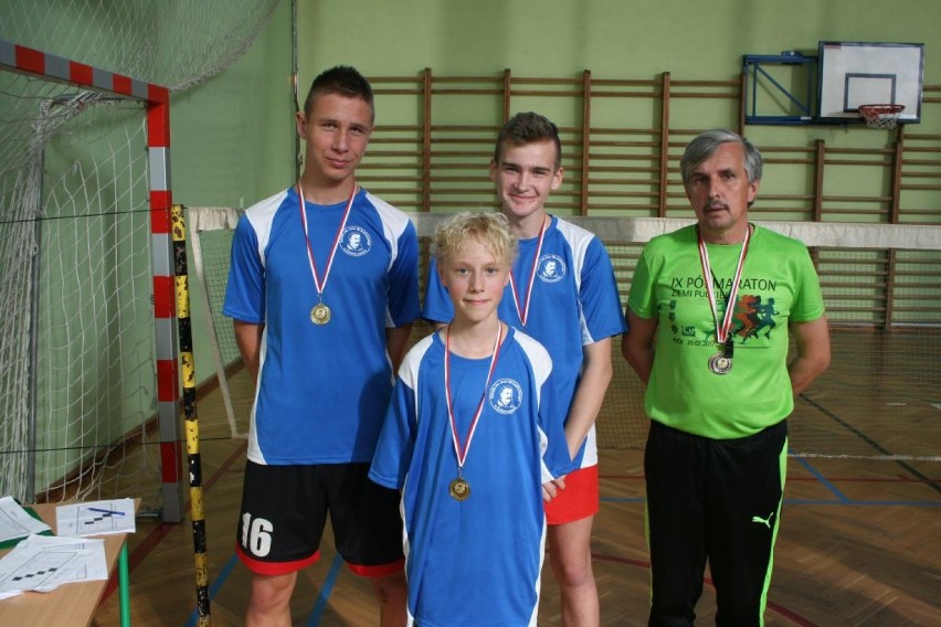 Powiatowe Igrzyska w Badmintonie w Żelistrzewie (2017) -...