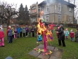 Jak co roku, witając wiosnę, cieszyńskie przedszkolaki spaliły dziś Marzannę [Zdjęcia]