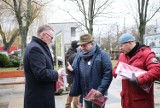 Śremianie już szykują się do 105. rocznicy Powstania Wielkopolskiego. Muzeum Śremskie po raz kolejny rozdawało powstańcze flagi