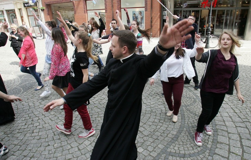 Taneczny flash mob w Legnicy