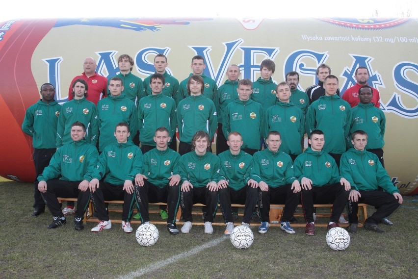 W górnym rzędzie od lewej: Dariusz Wróblewski (trener...