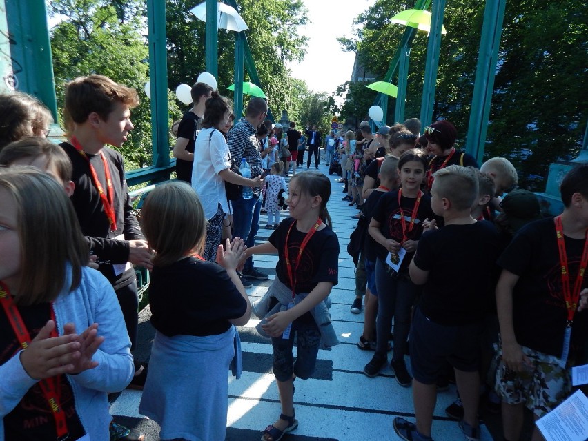 Happening "Festiwalowy Most" na Moście Groszowym.