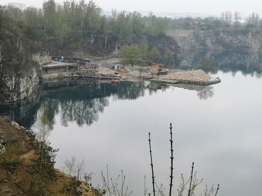 Kraków. Na Zakrzówku trwają prace przy budowie plaży i kąpieliska [ZDJĘCIA] 