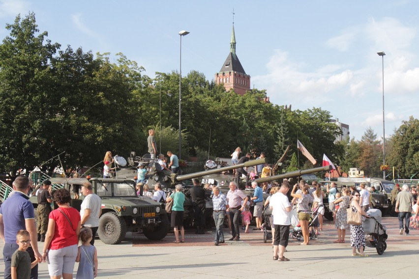 Gliwice: przed Świętem Wojska Polskiego pokaz sprzętu...