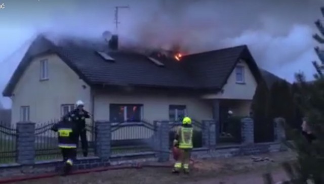 Wierzyce: pożar domu jednorodzinnego! Na miejscu wiele jednostek strażackich