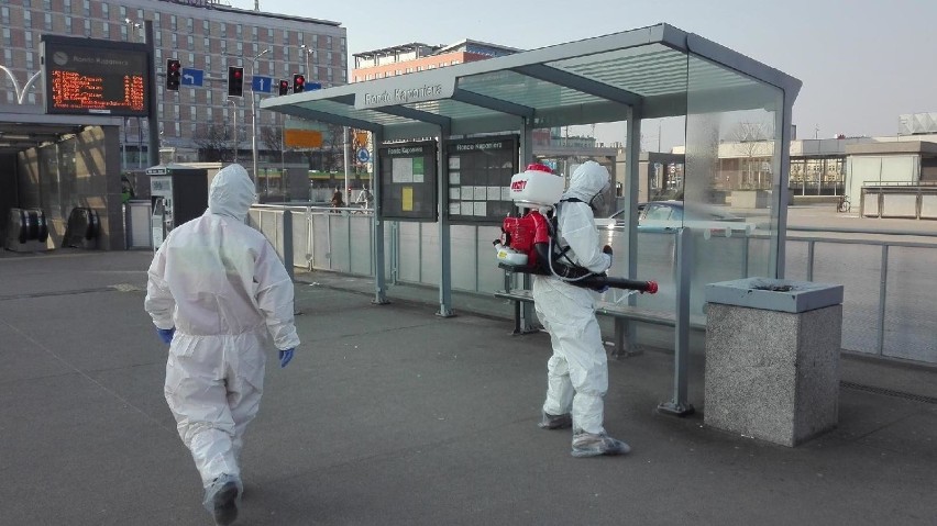 Strażacy ochotnicy odpowiedzieli na prośbę władz miasta i...