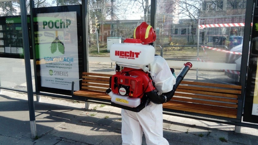 Strażacy ochotnicy odpowiedzieli na prośbę władz miasta i...