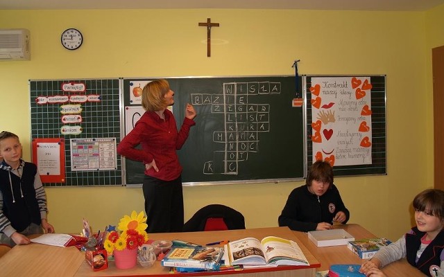 Prywatna Szkoła im. św. Jana Bosko szczyci się swymi katolickimi tradycjami. Symbol krzyża umieszczono we wszystkich klasach