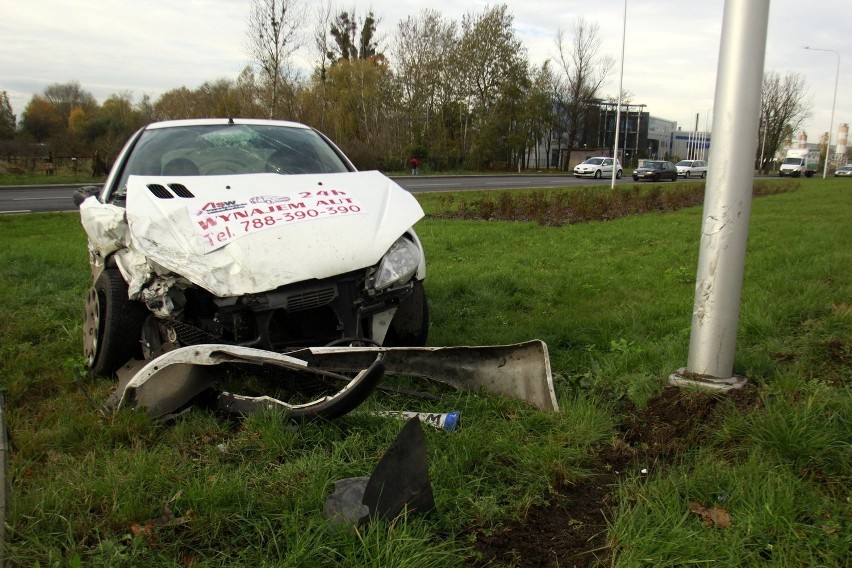 Wrocław: Wypadek na Żmigrodzkiej. Jedna osoba ciężko ranna (ZDJĘCIA)