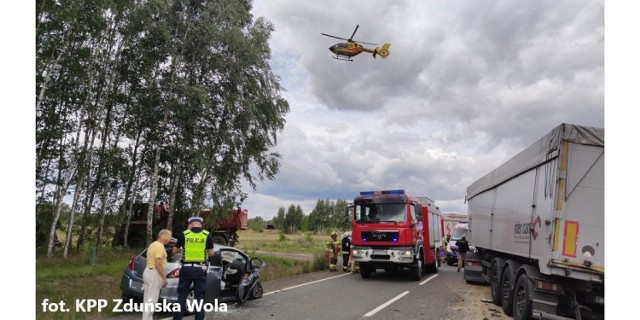 67-letnia kobieta została poszkodowana w wypadku, do jakiego doszło dzisiaj, 8 sierpnia w Dziadkowicach pod Szadkiem.