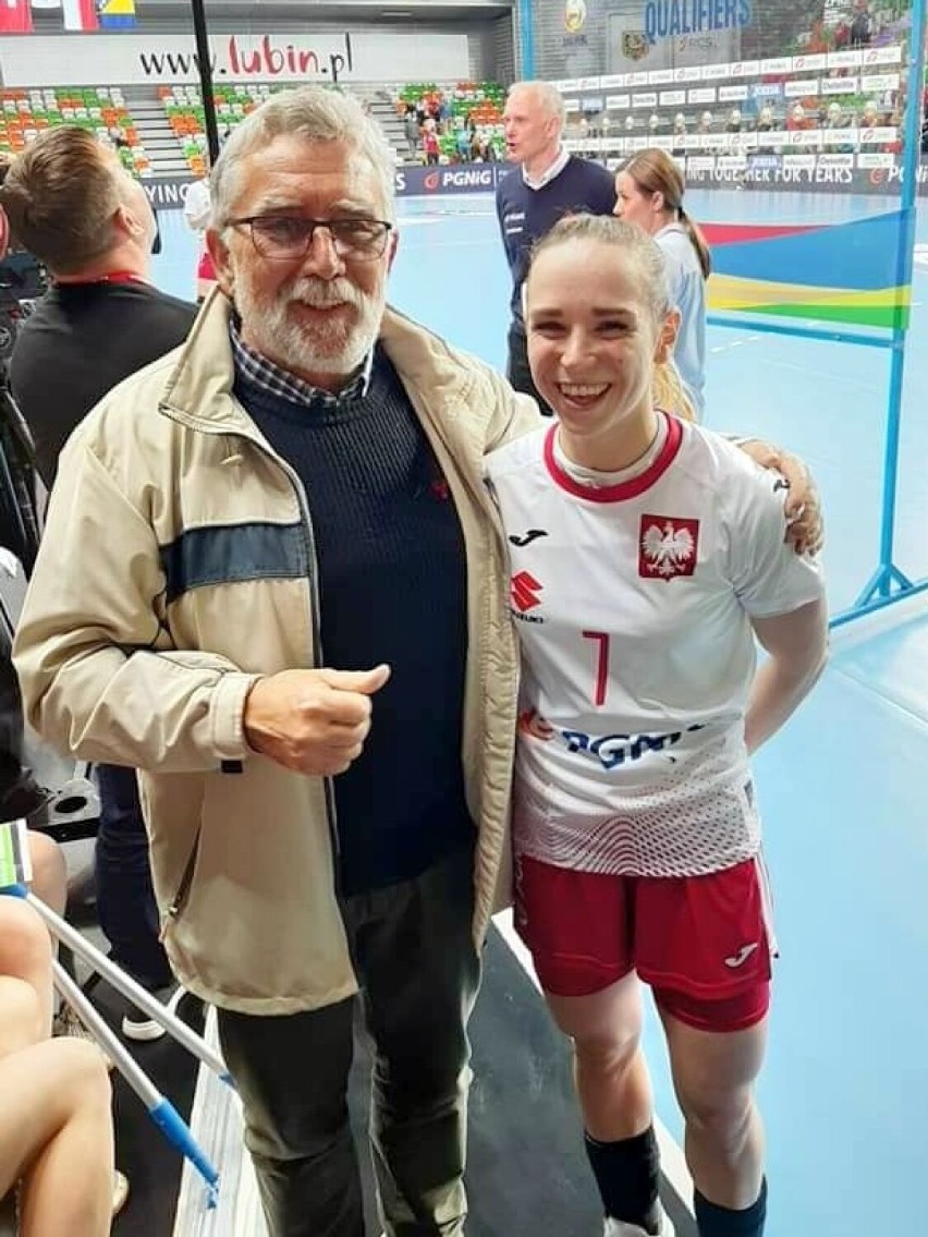 Szczypiornistki żarskiego Sokoła pojechały na mecz reprezentacji Polski i spotkały się z Moniką Kobylińską i Anetą Łabudą