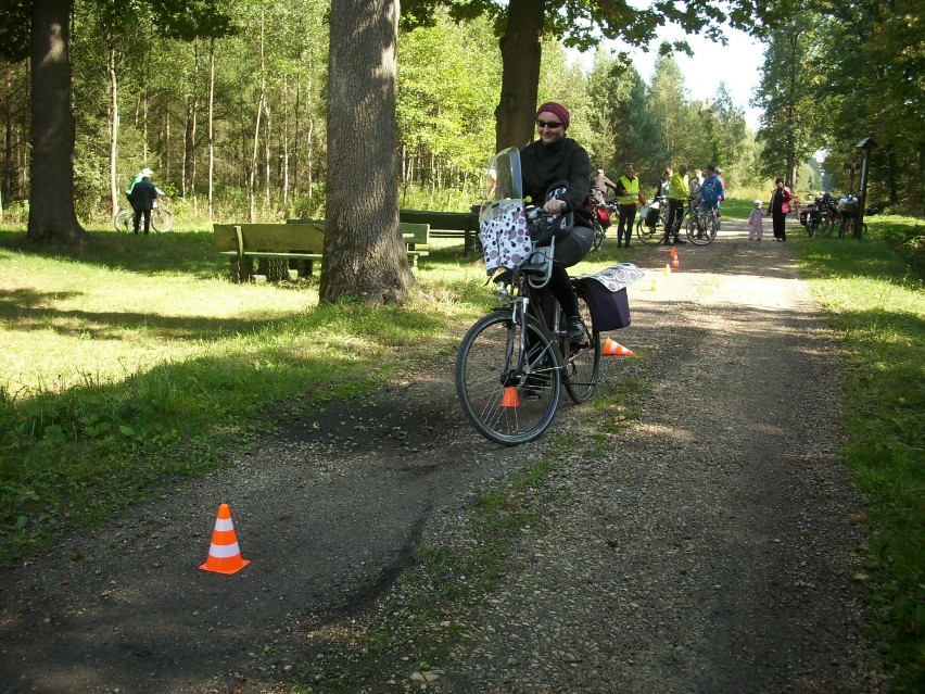 Czas na przerwę w trasie, i zabawę - tu rowerowy slalom.