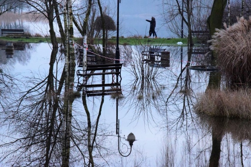 Mocno podwyższony poziom wody w Jeziorze Mogileńskim...