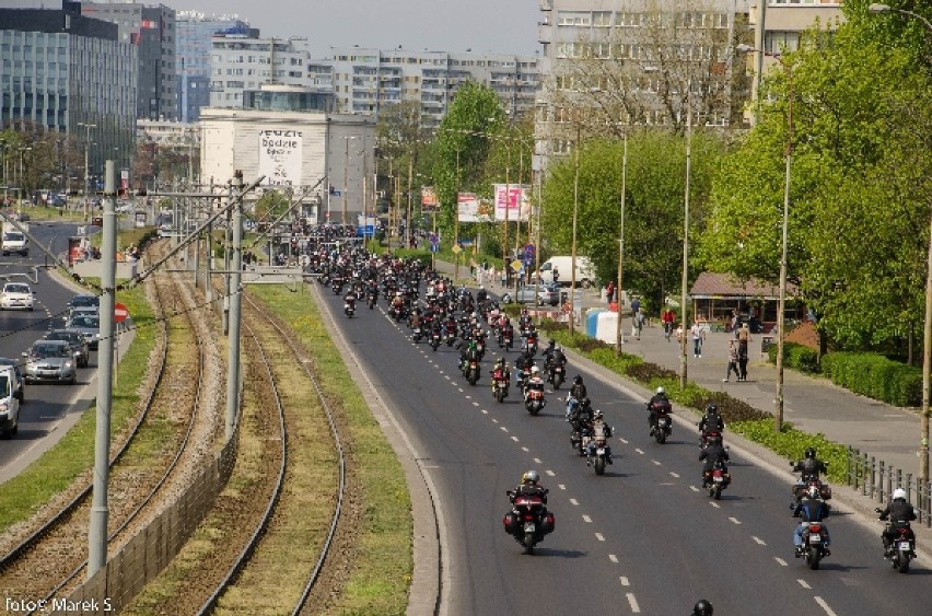 MotoKropla 2015 we Wrocławiu. Parada motocyklistów przejechała przez Wrocław